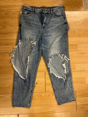 American Eagle Ripped Mom Jeans- Size 6